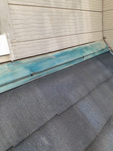 鴻巣市　屋根塗装　雨押え補修　ビス頭コーキング