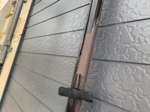 加須市　アパート　雨樋　塗装