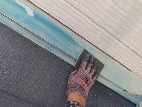 鴻巣市　屋根塗装　雨押え補修　ケレン作業