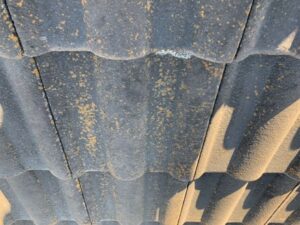 伊奈町　屋根　塗膜の劣化