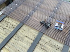 桶川市　サンルーム屋根上張り工事　ポリカ波板取付