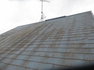 蓮田市　スレート屋根の塗膜劣化、汚れの付着