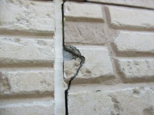 春日部市　外壁サイディング　ひび割れの発生