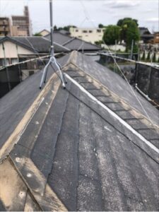 さいたま市岩槻区　屋根カバー工事　棟下地、貫板の撤去