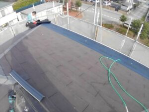 鴻巣市　屋根上葺き工事　防水シートの設置