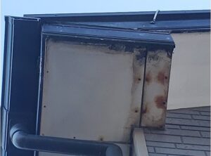 さいたま市西区　軒天井の劣化　破風板