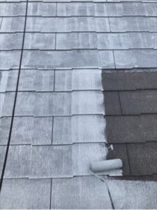 吉見町で屋根塗装工事の下塗り写真