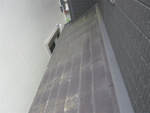 上尾市にて調査、屋根の塗膜劣化