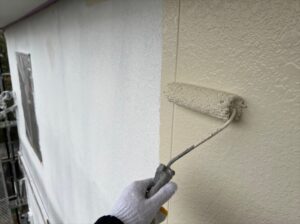 蓮田市にて外壁の中塗り塗装