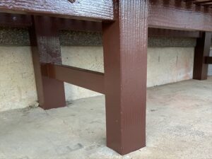 蓮田市にて濡れ縁の脚部分の塗装