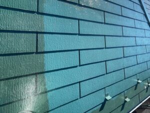 さいたま市西区にてスレート屋根の上塗り作業
