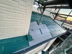 さいたま市西区にてスレート屋根の中塗り