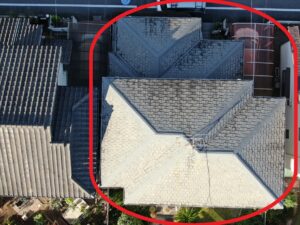 蓮田市にて屋根の塗膜退色と汚れ