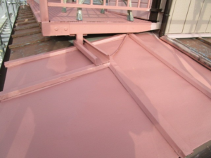 白岡市にて下屋根の塗装