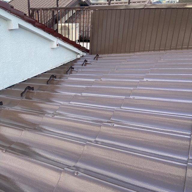 朝霞市にて金属プレス瓦の片流れ屋根塗装完了