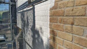 岩槻区にて外壁の下塗り