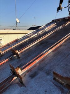 岩槻区にてトタン屋根の洗浄作業