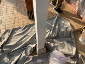蓮田市にてテラス柱の塗装