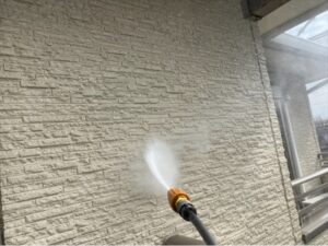 蓮田市にて外壁塗装前に高圧洗浄