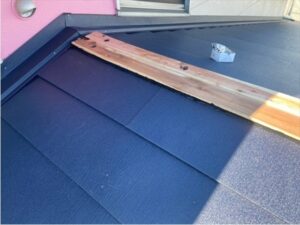 川口市にて屋根カバー工事、貫板の設置