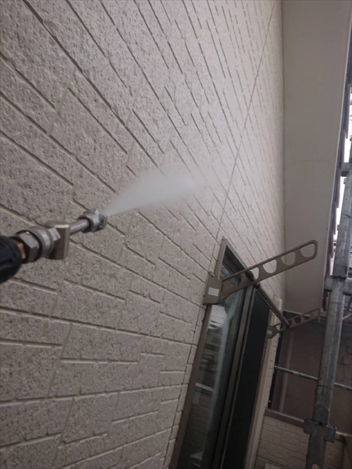 加須市にて外壁の高圧洗浄