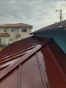 蓮田市にて納屋の下屋根の上塗り完了