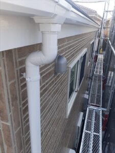 蓮田市にて付帯部雨樋の塗装