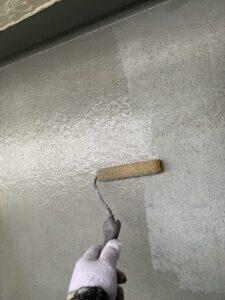 蓮田市にてベランダ床面のプライマー塗布