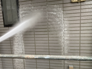 久喜市にて外壁のバイオ高圧洗浄