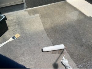 白岡市にてベランダ床面のプライマー塗布
