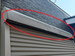 蓮田市にて屋根外壁診断、シャッターボックスの塗膜退色