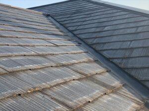 東松山市にてスレート屋根の塗膜退色