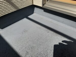 蓮田市にて屋根外壁診断、ベランダ床面の塗膜褪色、汚れ