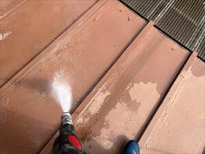 志木市にてトタンの下屋根洗浄