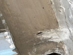 群馬県にて折板屋根の雨漏り調査