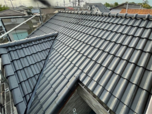 上尾市にて屋根の上塗り塗装完了
