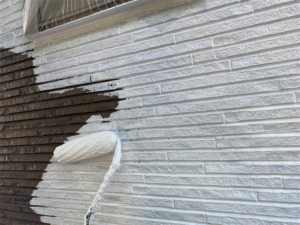 上尾市にて外壁の下塗り塗装