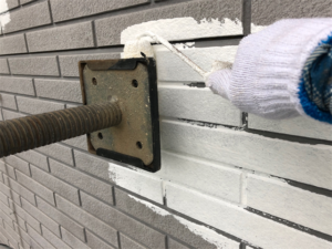 加須市にて外壁の下塗り塗装