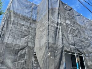 久喜市にて外壁塗装前の足場組立工事