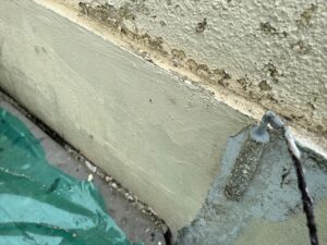 伊奈町にて外塀に剥離剤の塗布