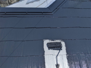 白岡市にて屋根の中塗り塗装
