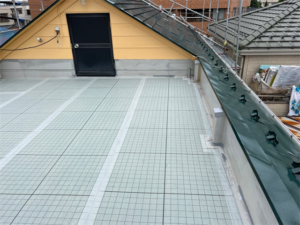 浦和区にて屋上の絶縁シート