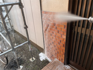 春日部市にて外壁のバイオ高圧洗浄