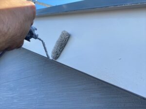 上尾市にて外壁塗装工事、破風板の塗装