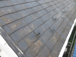 伊奈町にて屋根診断、スレート屋根の塗膜の退色