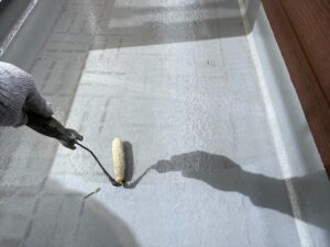 白岡市にてベランダ床のプライマー塗布