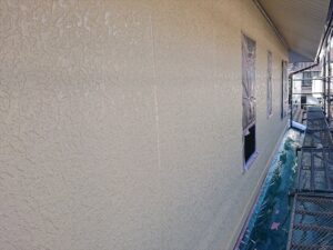 久喜市の二世帯住宅にて外壁の中塗り