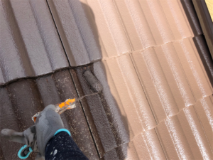 春日部市にて屋根の中塗り塗装