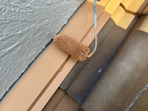 蓮田市にて屋根雨押さえ板金の塗装