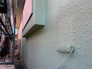 久喜市にて外壁の上塗り塗装
